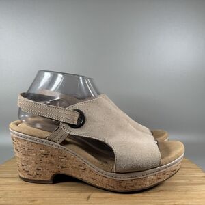 Clarks Women's Giselle Loop‎ Wedge Sandal Beige Size 10 M